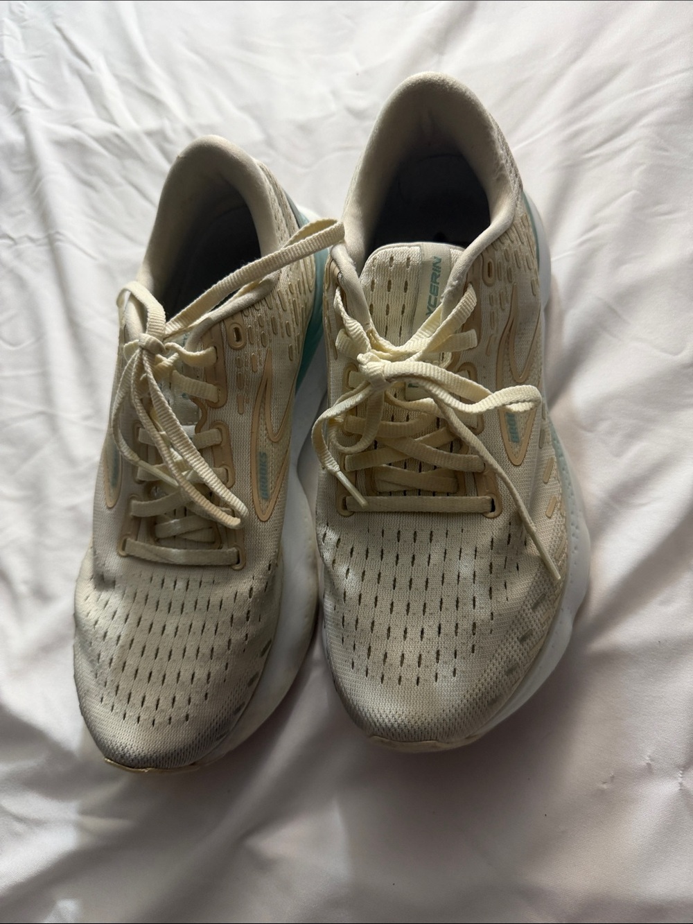 Brooks Cream Athletic Running Shoes with Mint Accent